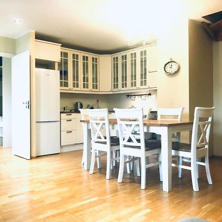 Cozy City Penthouse Apartment, Free Parking Tallinn Exterior foto
